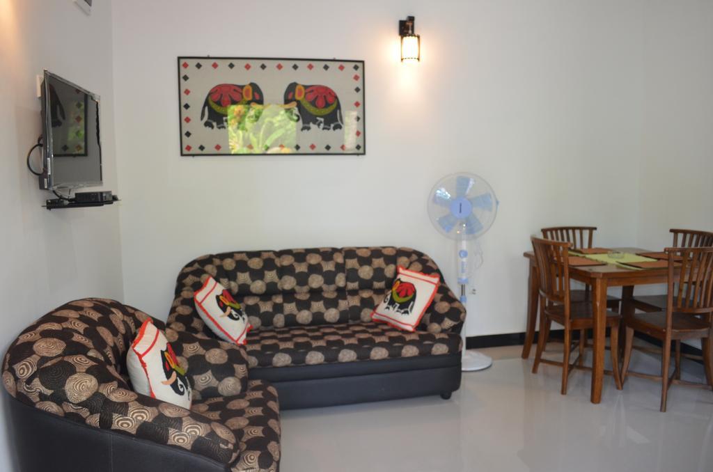 פולונרואה Aroma Villa Homestay מראה חיצוני תמונה